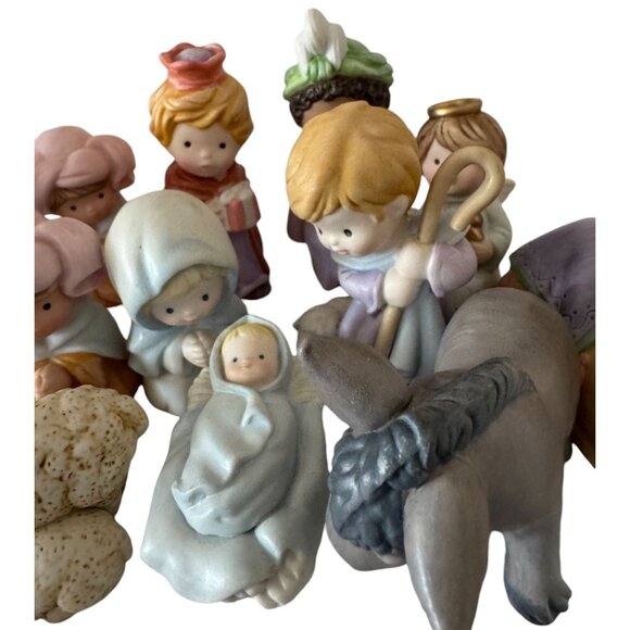 Heavenly Blessings Nativity Collection 11-Piece Set 1986-87 Avon - Picture 4 of 16